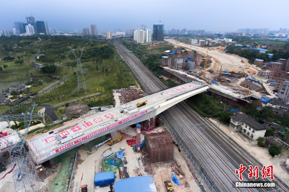 雪地奔驰车辆怎么走水路
